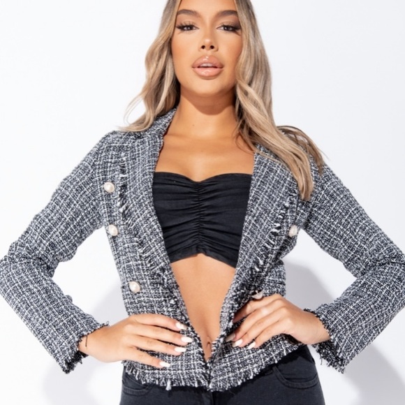 IT’S HERE!! 🛍 BLACK TWEED BLAZER - Picture 8 of 16